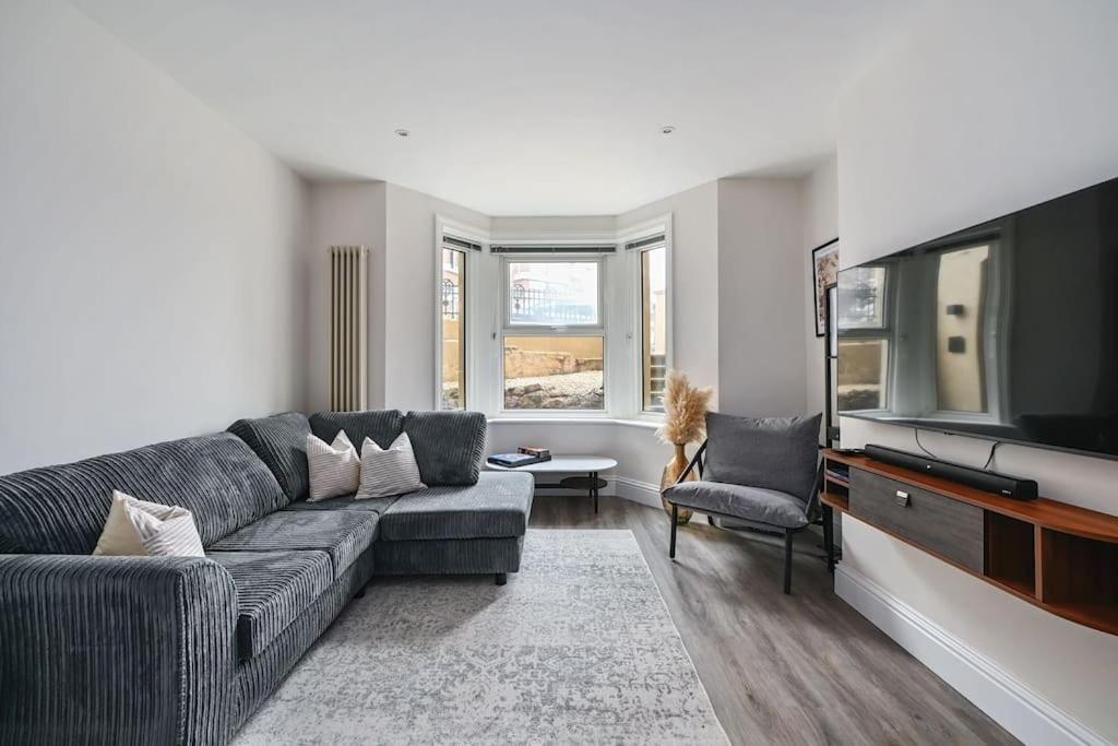 Stunning Spacious Duplex With Garden 141A ヘイスティングス エクステリア 写真