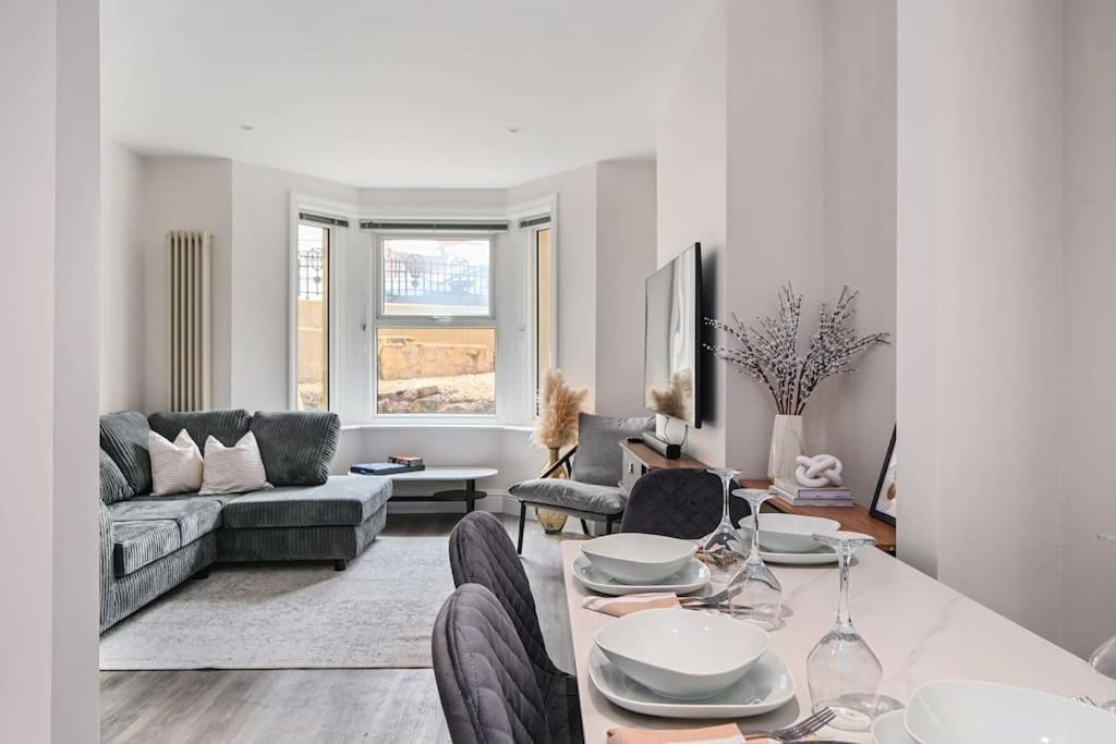 Stunning Spacious Duplex With Garden 141A ヘイスティングス エクステリア 写真