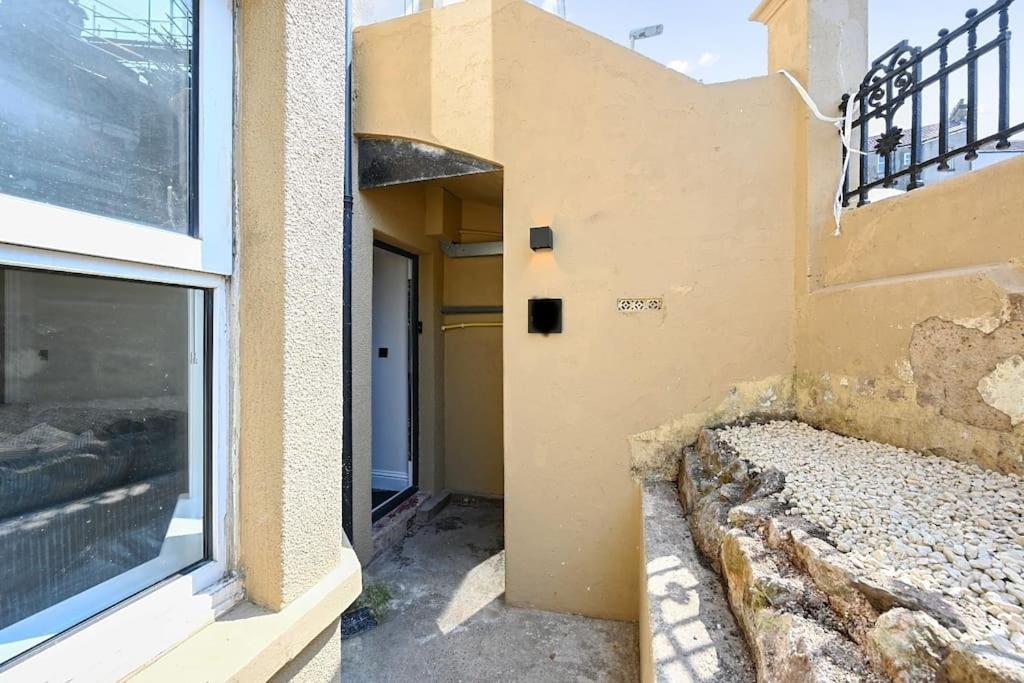 Stunning Spacious Duplex With Garden 141A ヘイスティングス エクステリア 写真